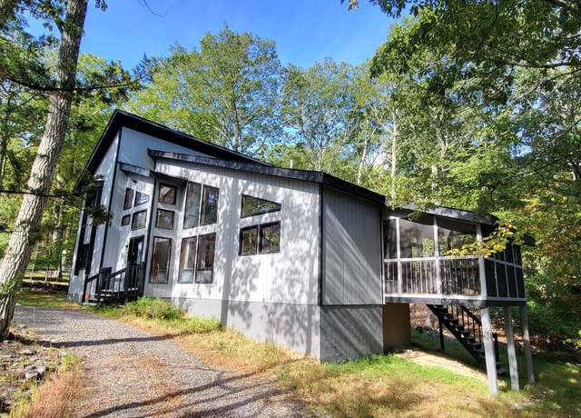 Property at 2260 Apley Ct, Bushkill, PA 18324, 4 beds, 2 baths