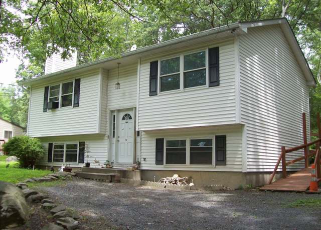 Property at 139 Davis Circle Cir, Bushkill, PA 18324, 5 beds, 2 baths