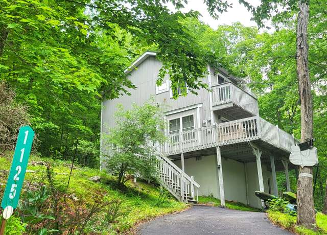 Property at 1125 Porter Dr, Bushkill, PA 18324, 3 beds, 2 baths