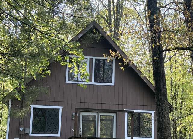 Property at 2111 Spring, Bushkill, PA 18324, 2 beds, 1 bath