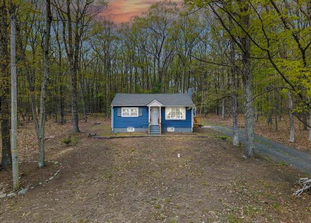 Property at 34 Walbert Dr, Stroudsburg, PA 18360, 2 beds, 1 bath