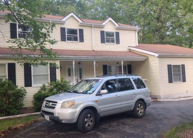 Property at 111 Brewster Way, East Stroudsburg, PA 18301, 4 beds, 2.5 baths