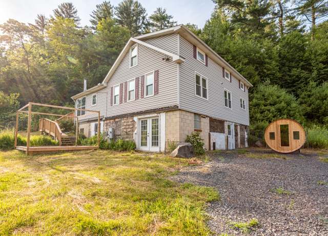 Property at 206 Merwinsburg Rd, Effort, PA 18330, 3 beds, 2.5 baths