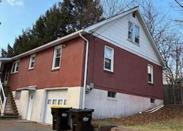 Property at 4442 Crescent St, Stroudsburg, PA 18360, 3 beds, 1 bath