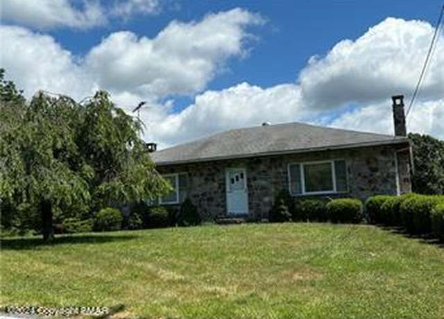 Property at 2324 Lake Minsi Dr, Bangor, PA 18013, 3 beds, 2 baths