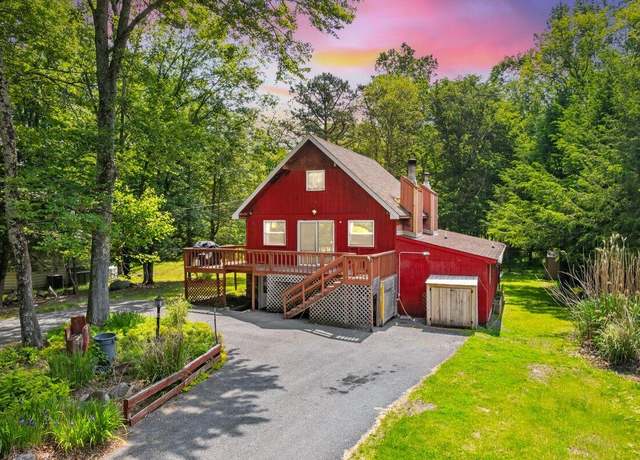 Property at 322 Clubhouse Dr, East Stroudsburg, PA 18302, 3 beds, 3 baths