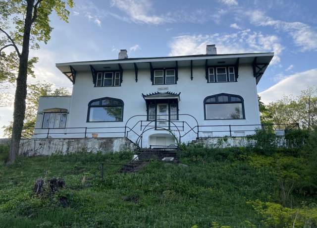 Property at 34 Waring Dr, Delaware Water Gap, PA 18327, 4 beds, 2.5 baths