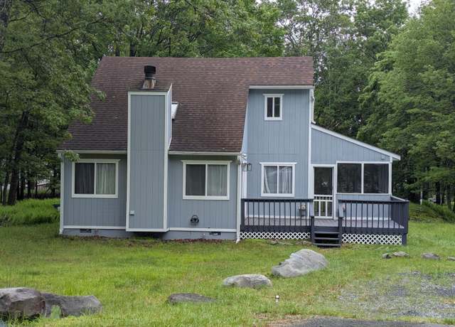 Property at 136 Huffman Cir, Bushkill, PA 18324, 3 beds, 1.5 baths