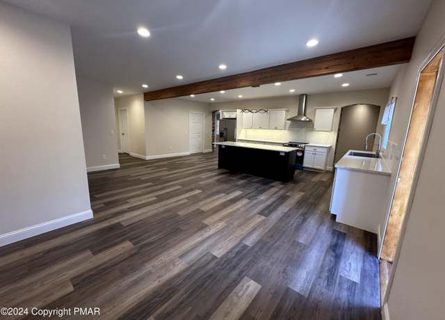Property at 3884 Route 115, Blakeslee, PA 18610, 5 beds, 3.5 baths