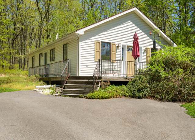 Property at 317 Fall Creek Ter, Stroudsburg, PA 18360, 2 beds, 1.5 baths