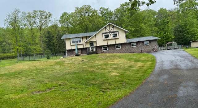 Photo of 122 Deep Woods Ln, Stroudsburg, PA 18360