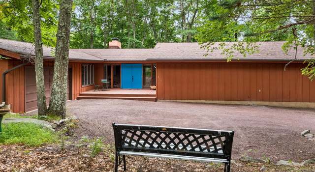 Photo of 310 Blue Ridge Dr, Canadensis, PA 18325