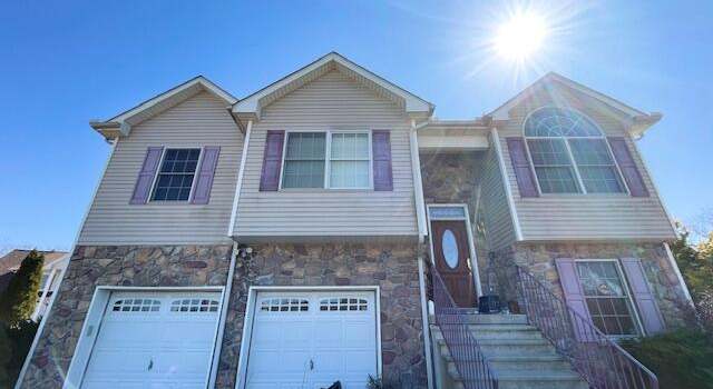 Photo of 339 Autumn Ln, East Stroudsburg, PA 18301