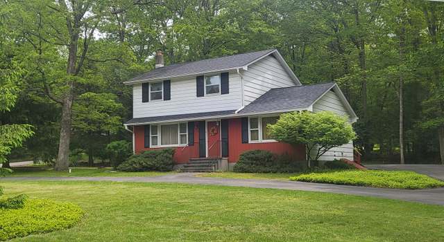 Photo of 7425 W Dogwood Ln, Cresco, PA 18326