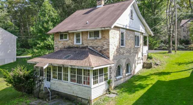 Photo of 90 Oak St, Delaware Water Gap, PA 18327