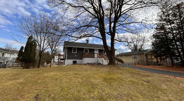Photo of 522 Oak St, East Stroudsburg, PA 18301