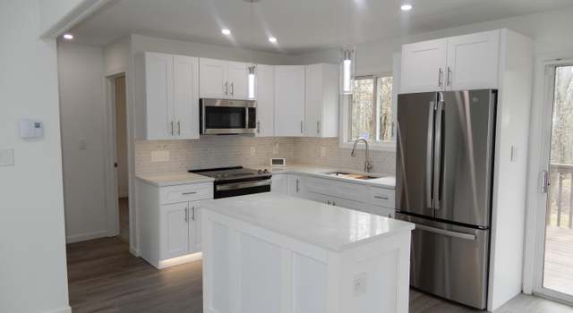 Photo of 124 Segatti Cir, Bushkill, PA 18324