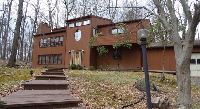 Photo of 6138 Wales Ct, East Stroudsburg, PA 18301