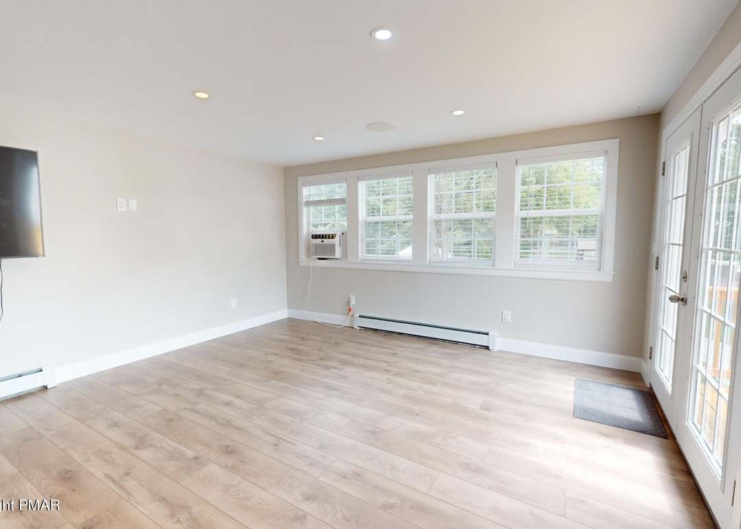2132 Wallace St, Stroudsburg, PA 18360