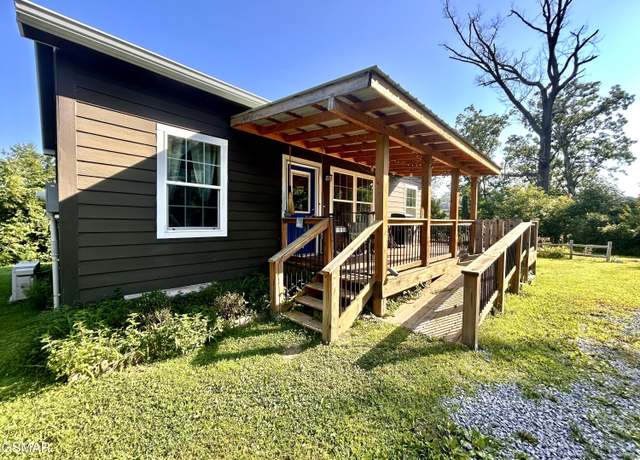 Property at 384 Loop Rd, Gatlinburg, TN 37738, 3 beds, 1 bath