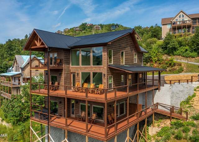 Property at 879 Sourwood Dr, Gatlinburg, TN 37738, 5 beds, 6 baths