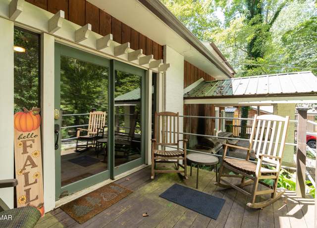Property at 4524 E Scenic Dr, Gatlinburg, TN 37738, 4 beds, 3 baths