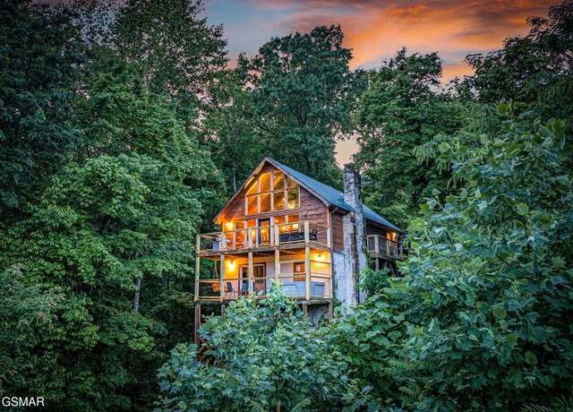 Property at 1025 Wiley Oakley Dr, Gatlinburg, TN 37738, 2 beds, 3 baths