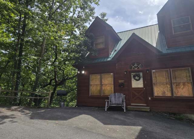 Property at 806 Ski View Ln, Sevierville, TN 37876, 1 bed, 1 bath