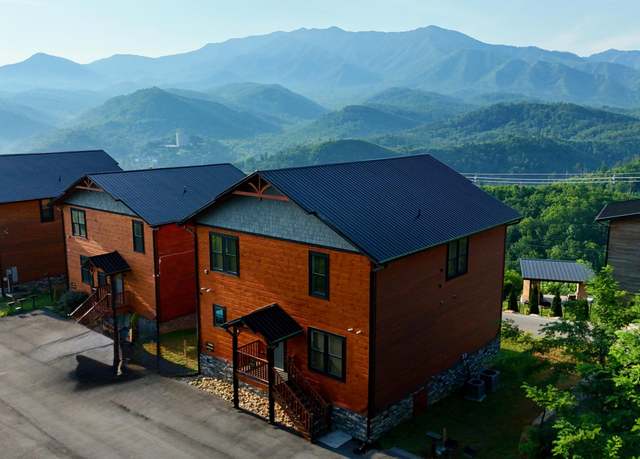 Property at 960 Cottage Gardens Way, Gatlinburg, TN 37738, 3 beds, 3.5 baths