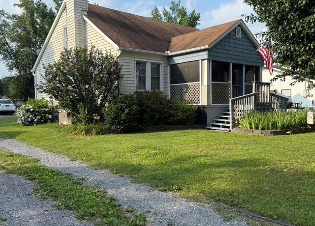 Property at 211 Valley Dr, Pigeon Forge, TN 37863, 3 beds, 2 baths
