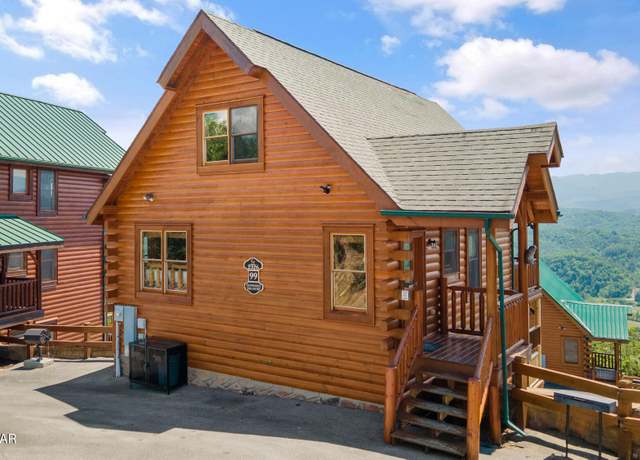 Property at 2326 Top Of The World Dr, Sevierville, TN 37876, 2 beds, 2 baths