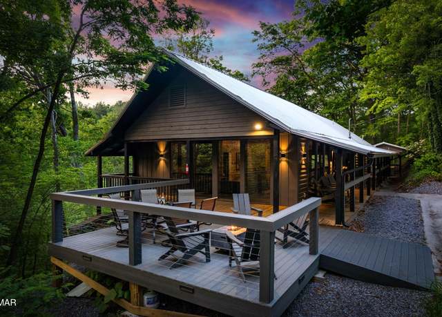 Property at 1421 Silver Poplar Ln, Sevierville, TN 37876, 3 beds, 3.5 baths