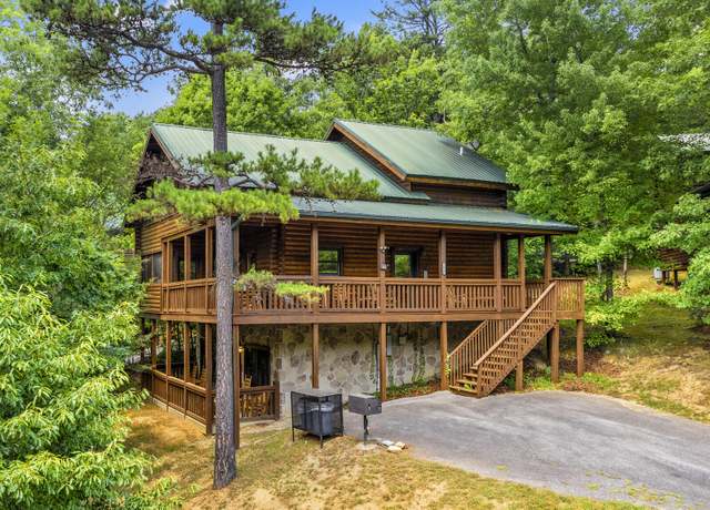 Property at 2828 Ridge Creek Cir, Sevierville, TN 37862, 2 beds, 3.5 baths