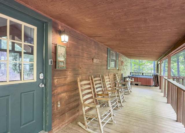 Property at 2330 Raymond Hollow Rd, Sevierville, TN 37876, 2 beds, 2 baths