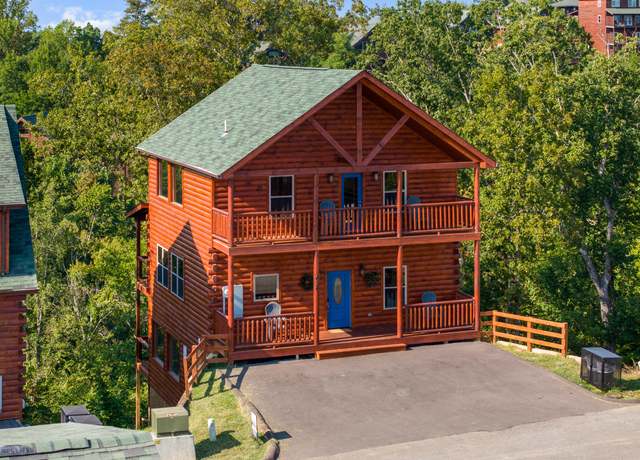 Property at 676 Stockton Dr, Sevierville, TN 37876, 3 beds, 4.5 baths