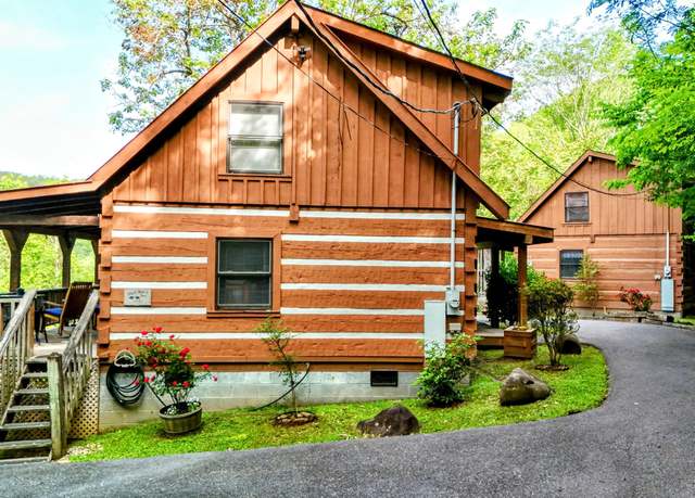 Property at 2570 Pittman Center Rd, Sevierville, TN 37876, 2 beds, 3.5 baths