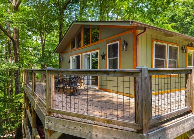 Property at 1439 N Arbon Ln, Gatlinburg, TN 37738, 3 beds, 2 baths