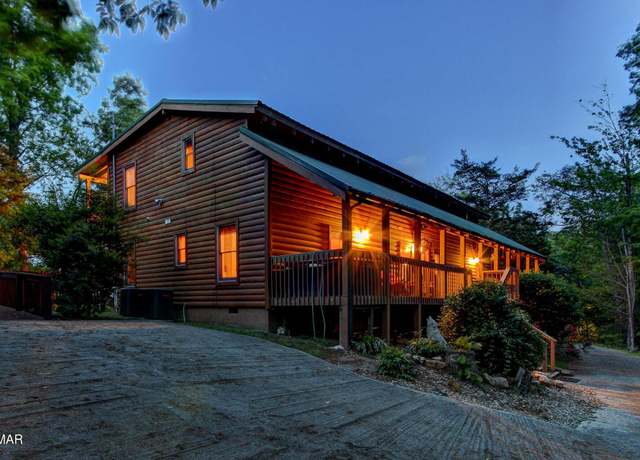 Property at 1707 Ridgecrest Dr, Sevierville, TN 37876, 3 beds, 4 baths