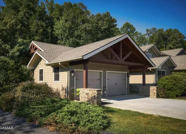 Property at 205 Bishop Cap Cir, Townsend, TN 37882, 2 beds, 2.5 baths