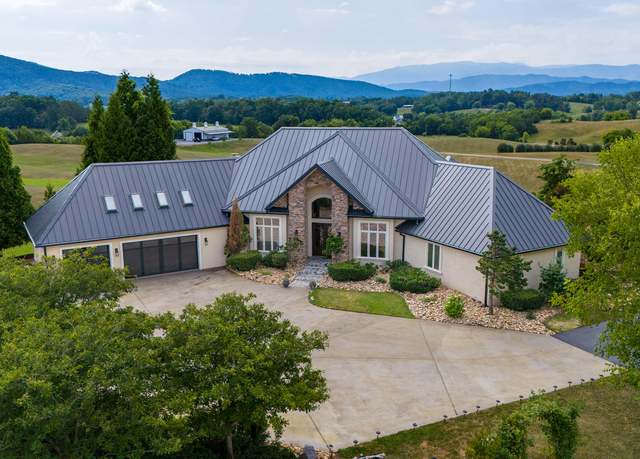 Property at 2640 E Walnut Grove Rd, Sevierville, TN 37876, 3 beds, 4.5 baths