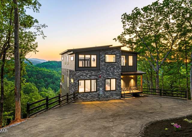 Property at 3819 Heavens View Ln, Sevierville, TN 37876, 6 beds, 7 baths