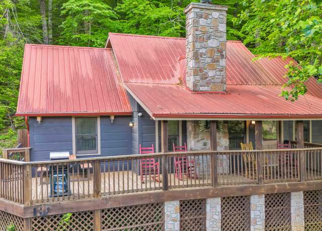 Property at 136 Smoky Mtn Way, Sevierville, TN 37876, 3 beds, 3 baths