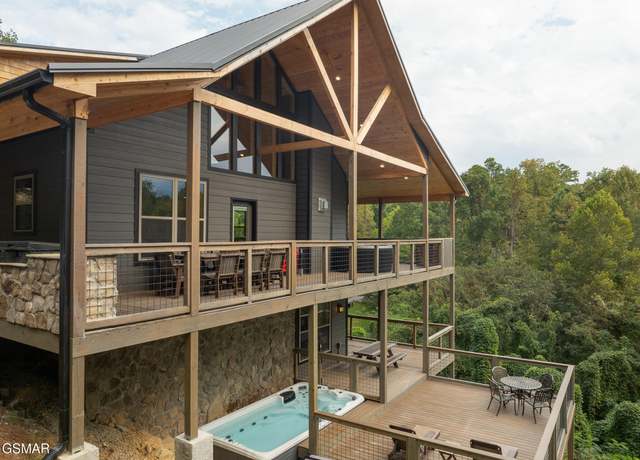 Property at 245 Moneymaker Cir, Gatlinburg, TN 37738, 3 beds, 4.5 baths