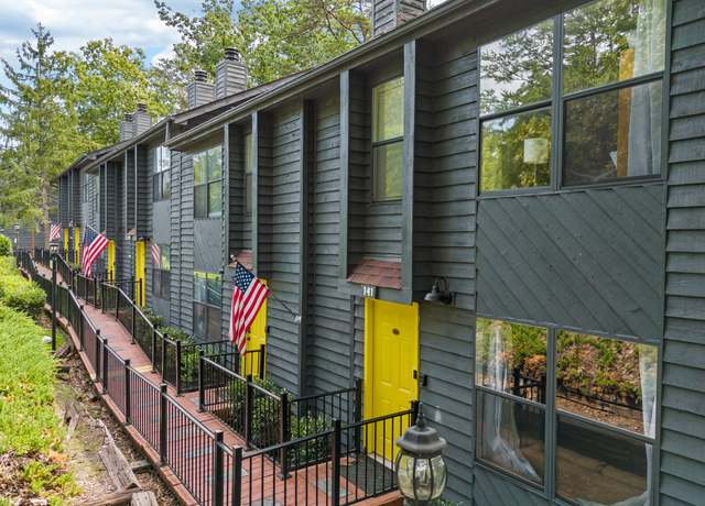 Property at 3720 Plaza Way #141, Pigeon Forge, TN 37863, 2 beds, 2.5 baths