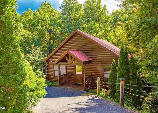 Property at 1624 W Ski View Dr, Sevierville, TN 37876, 1 bed, 2.5 baths