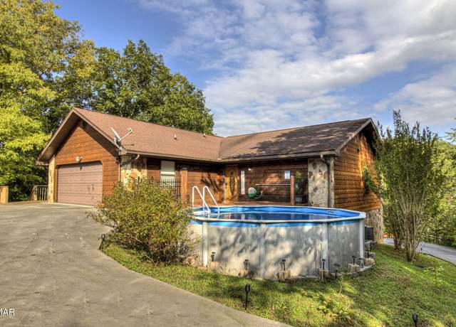Property at 646 Parton Hollow Rd, Sevierville, TN 37876, 2 beds, 2.5 baths