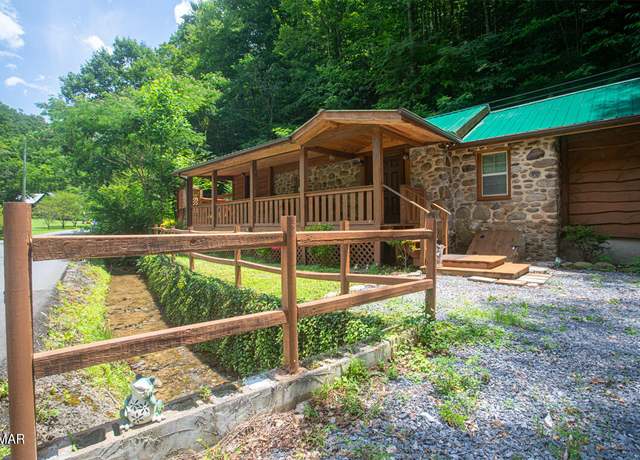 Property at 464 King Branch Rd, Sevierville, TN 37862, 2 beds, 2 baths