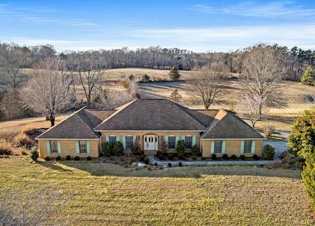 Property at 377 Thomas Loop Rd, Sevierville, TN 37876, 3 beds, 3 baths