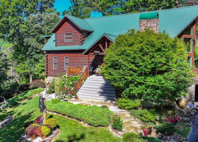 Property at 3341 Sugar Maple Loop Rd, Sevierville, TN 37862, 4 beds, 2.5 baths