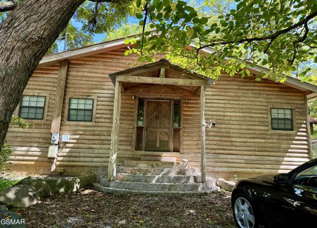 Property at 4205 Birds Creek Rd, Sevierville, TN 37876, 2 beds, 4.5 baths
